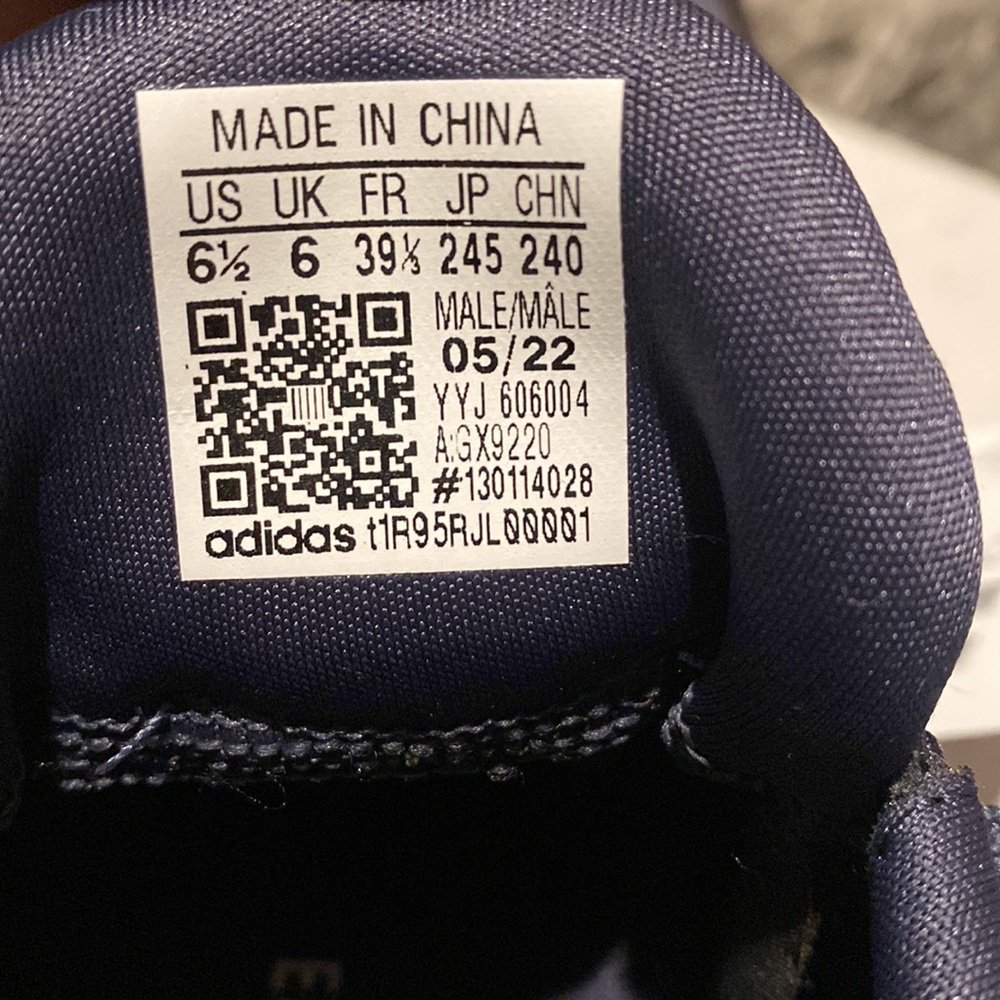 Brand new Adidas shoes - Picture 4 of 6